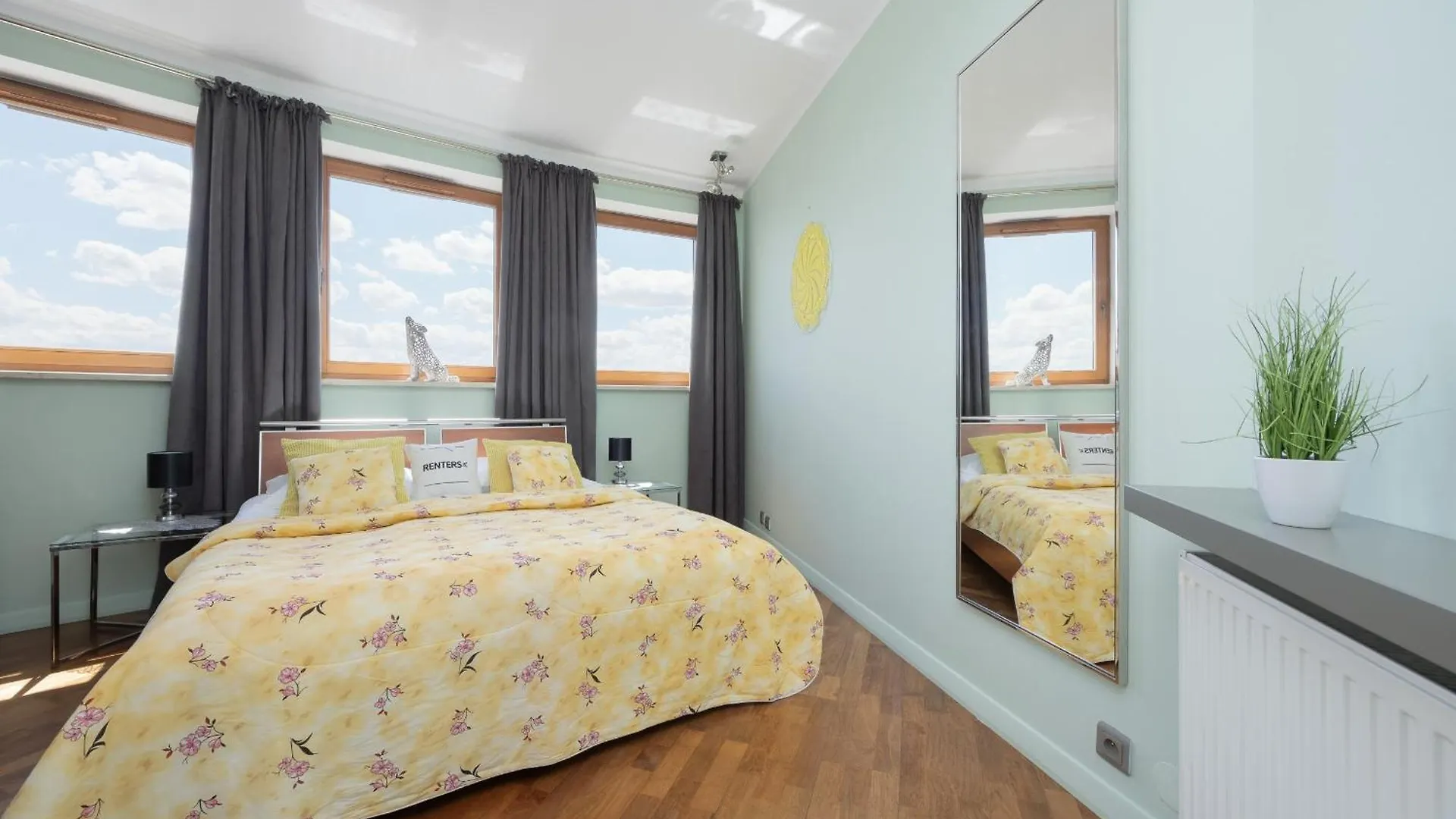 Cozy Apartment With Terrace Room Near Warszawa Zachodnia By Noclegi Renters